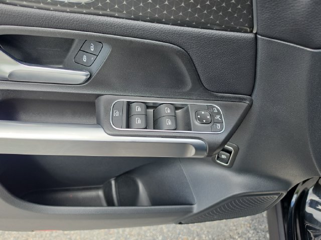 Used 2024 Mercedes-Benz GLB 250 image 17
