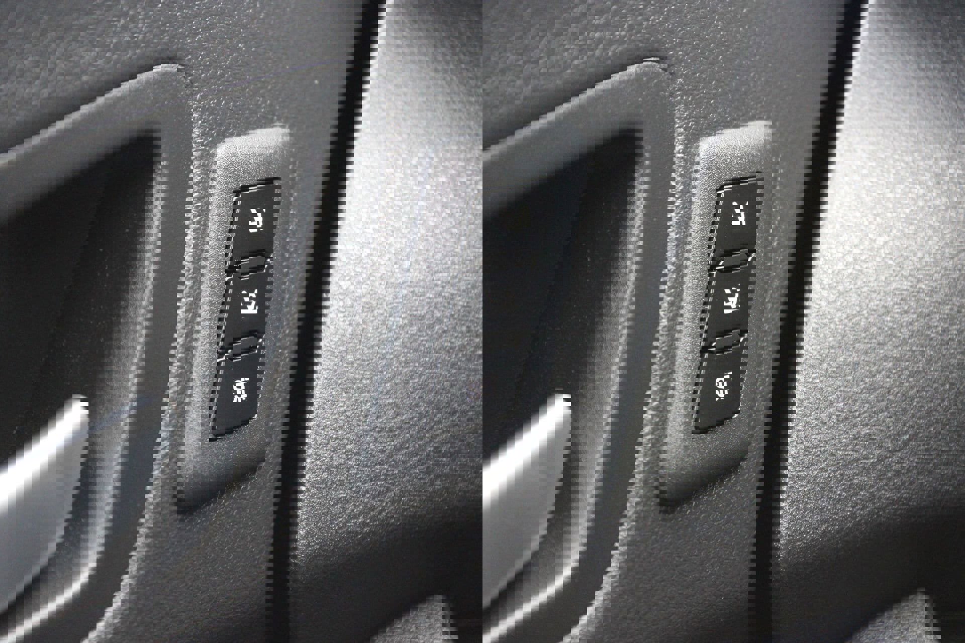 Used 2025 Toyota Sienna XSE w/ XSE Premium Package image 20