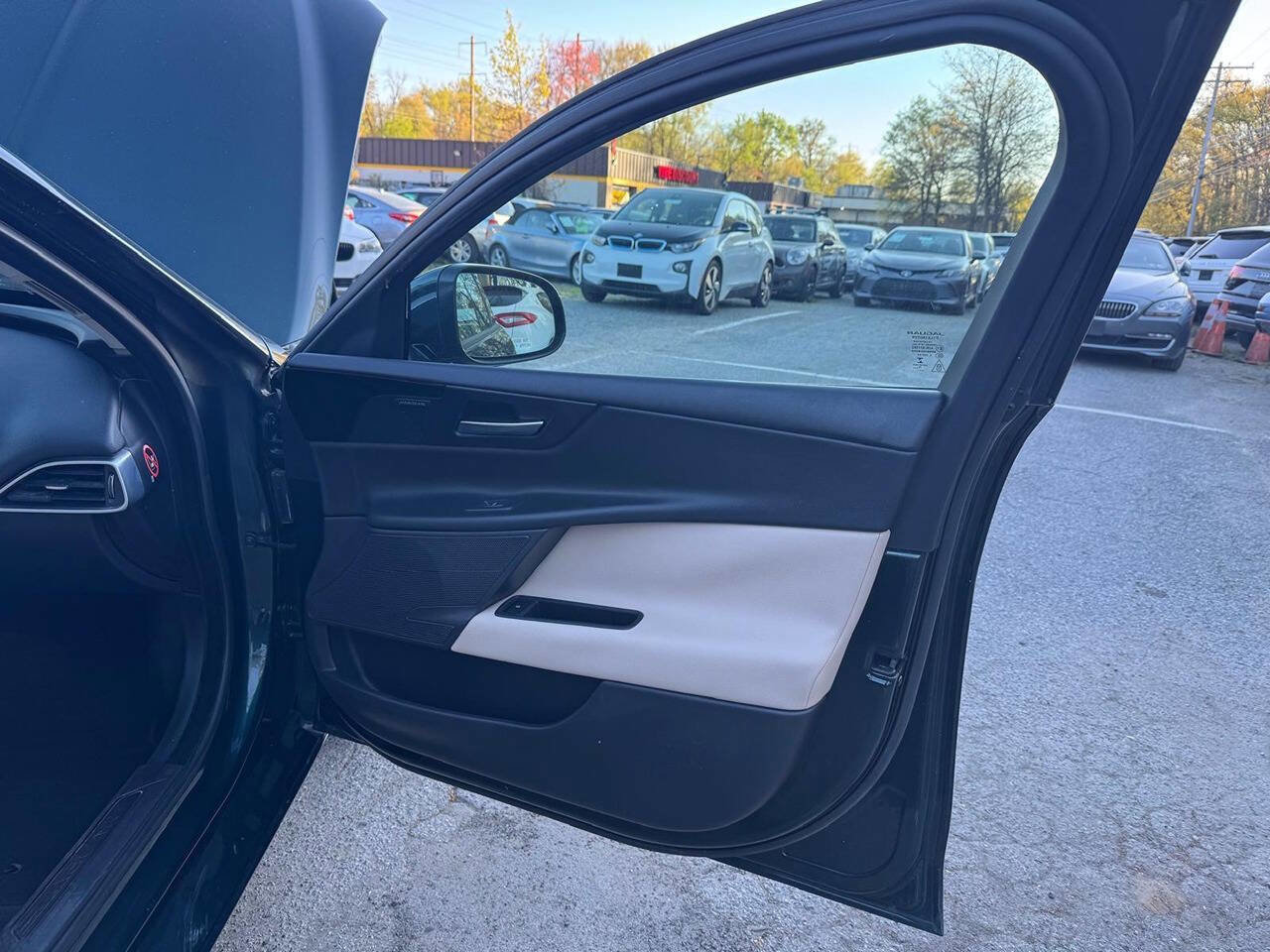 Used 2017 Jaguar XE Premium image 21