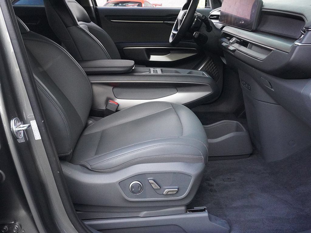 Used 2024 Kia EV9 Light Long Range RWD image 29