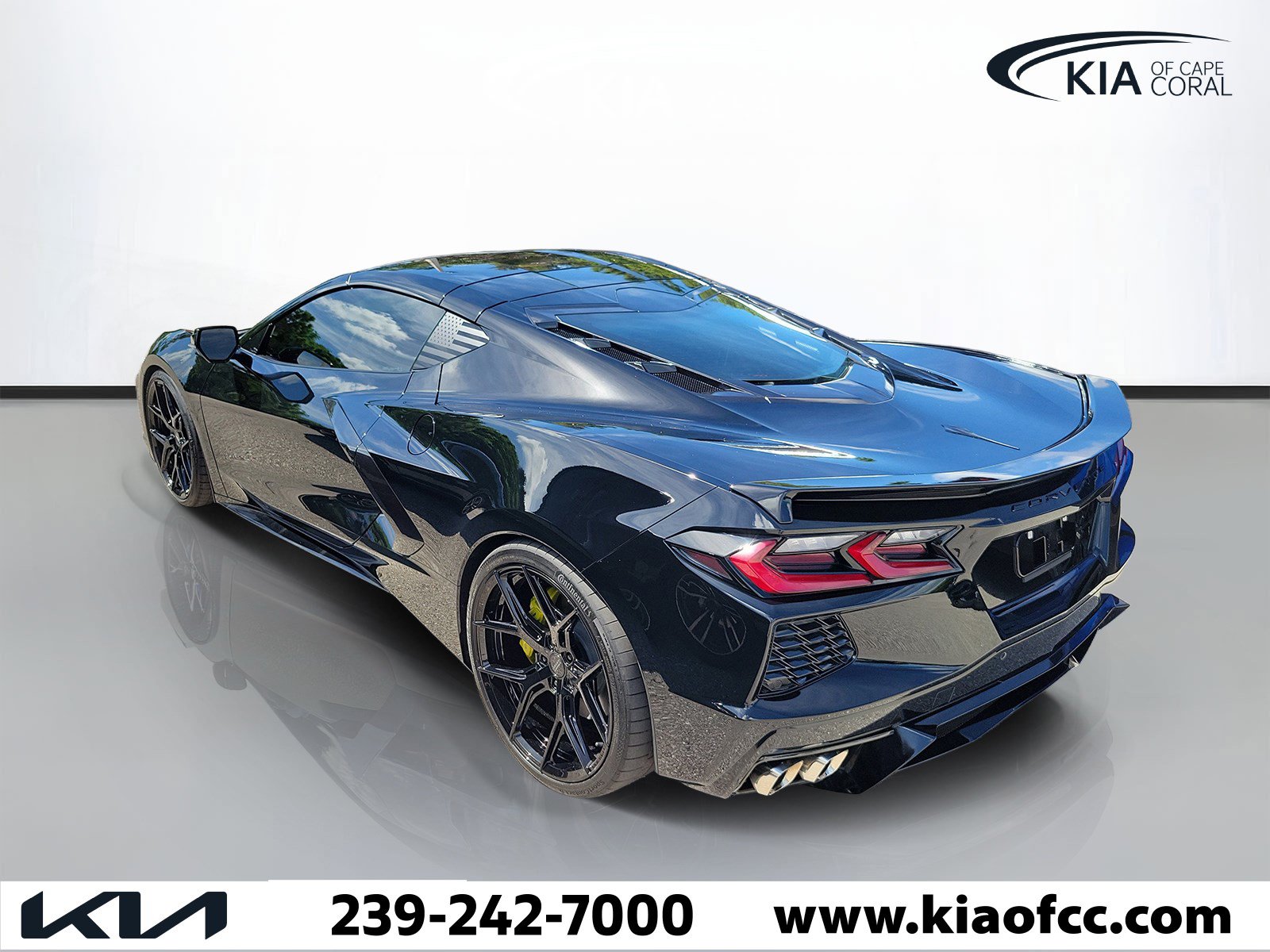Used 2023 Chevrolet Corvette Stingray Coupe w/ 1LT RWD image 4