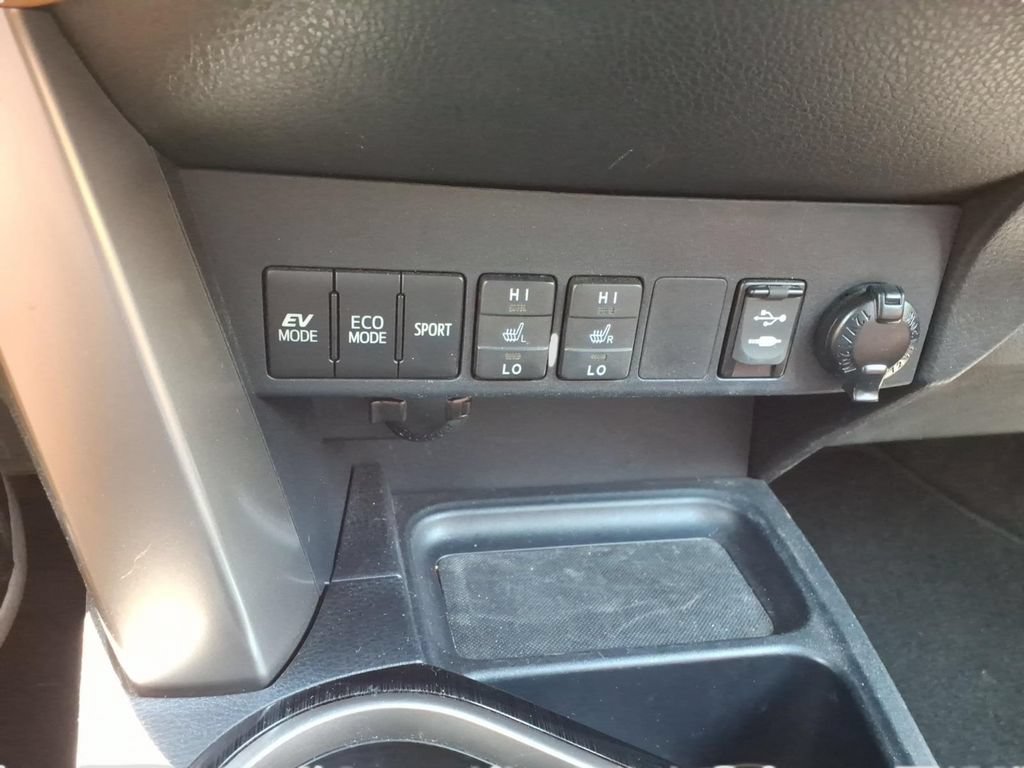 Used 2016 Toyota RAV4 Limited AWD/4WD image 21