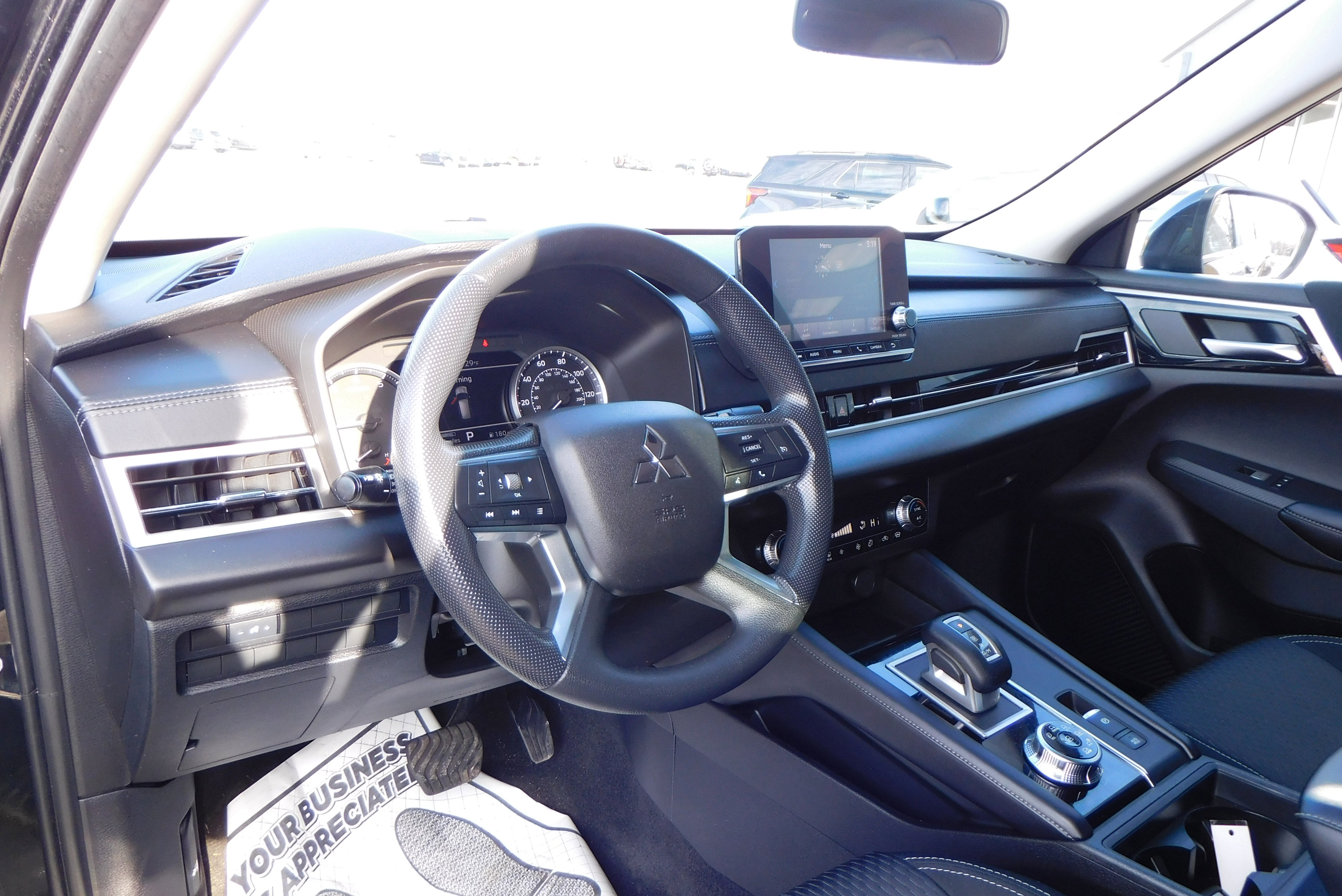 Used 2022 Mitsubishi Outlander ES image 10