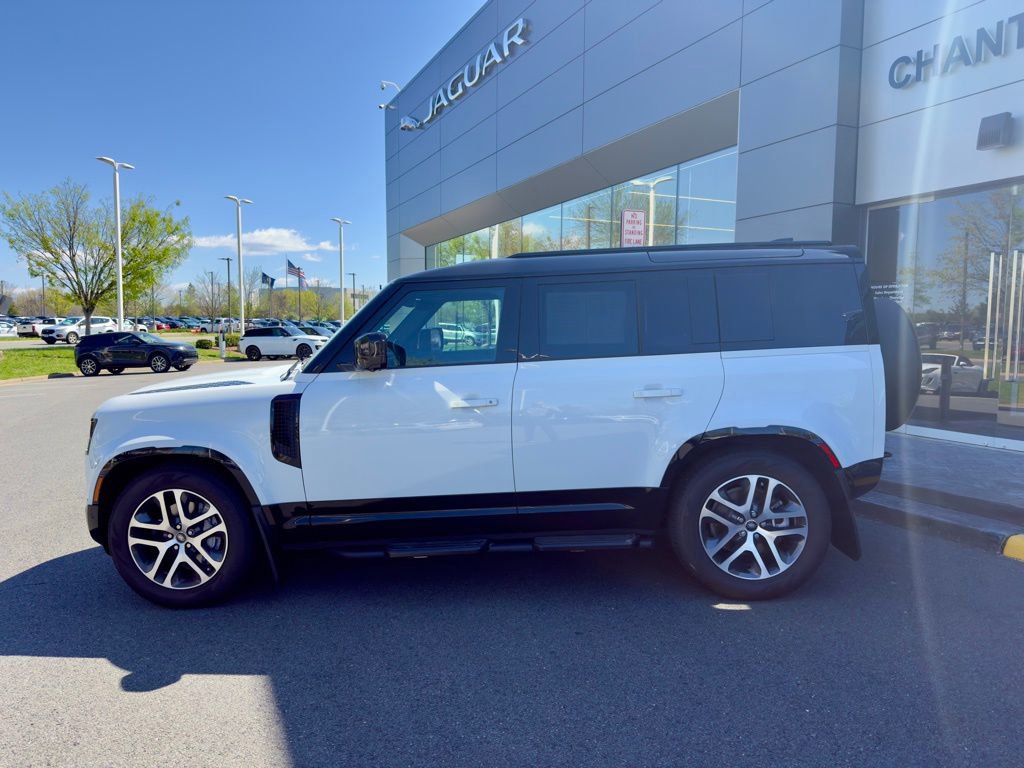 Used 2025 Land Rover Defender 110 X-Dynamic SE image 7