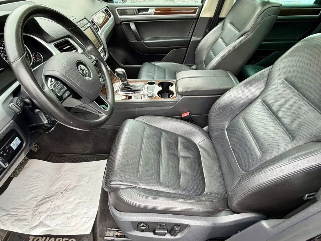 Used 2016 Volkswagen Touareg TDI AWD/4WD image 11
