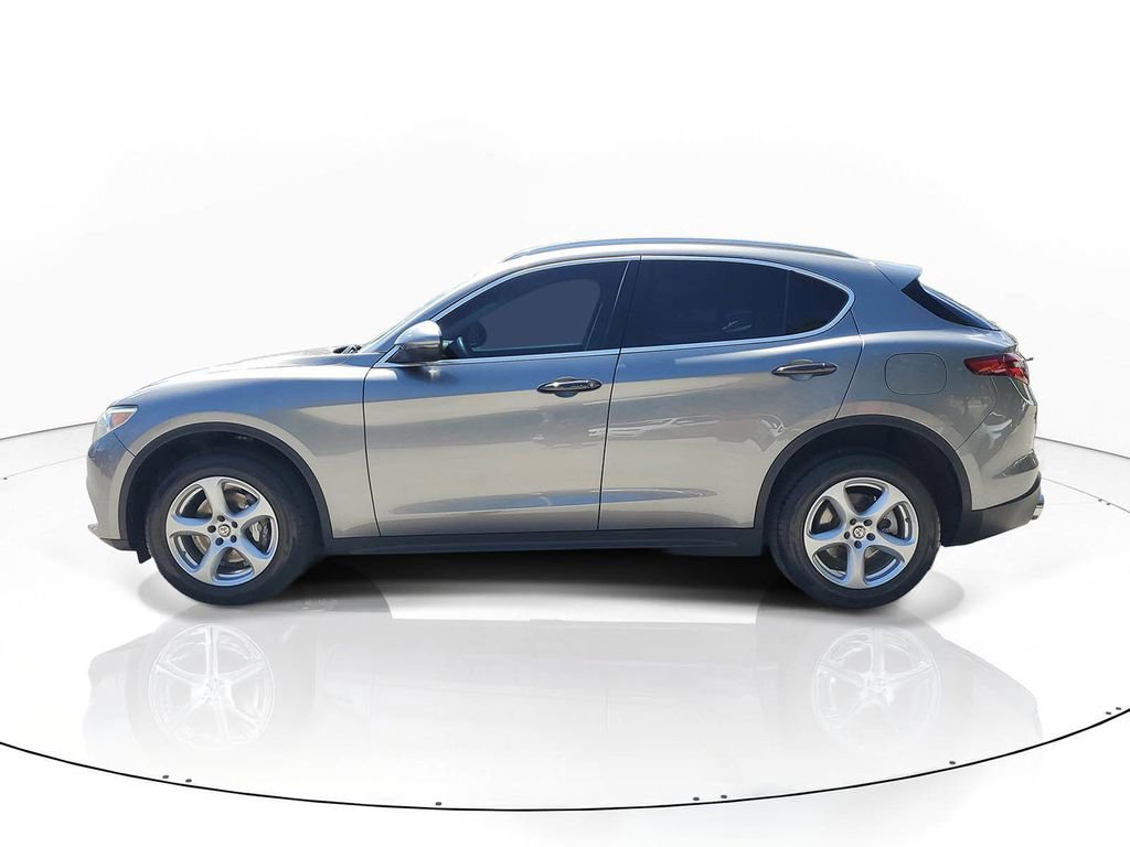 Used 2018 Alfa Romeo Stelvio AWD image 5