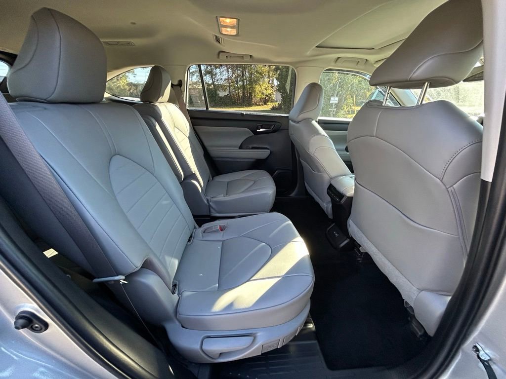 Used 2023 Toyota Highlander XLE image 21