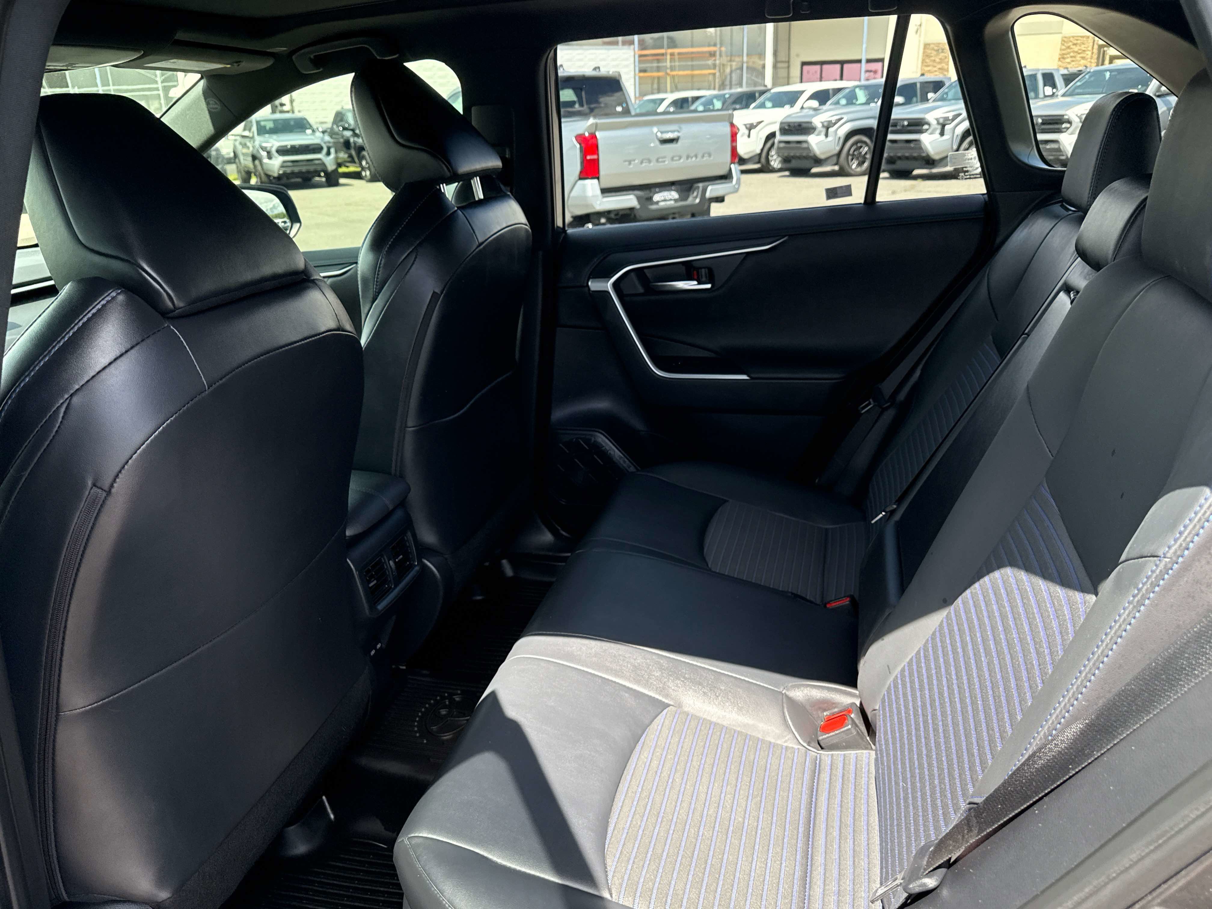 Used 2023 Toyota RAV4 XSE AWD/4WD image 13