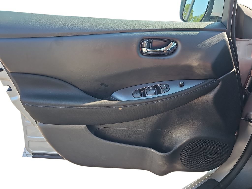 Used 2025 Nissan Leaf S FWD image 25