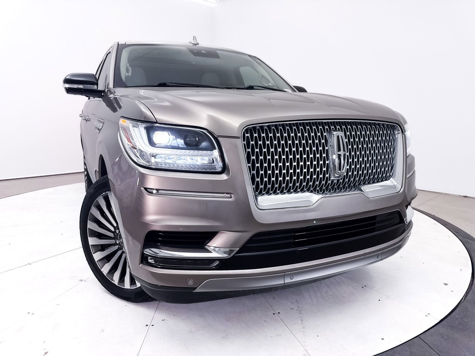 Used 2018 Lincoln Navigator Reserve w/ Technology Package AWD/4WD image 8
