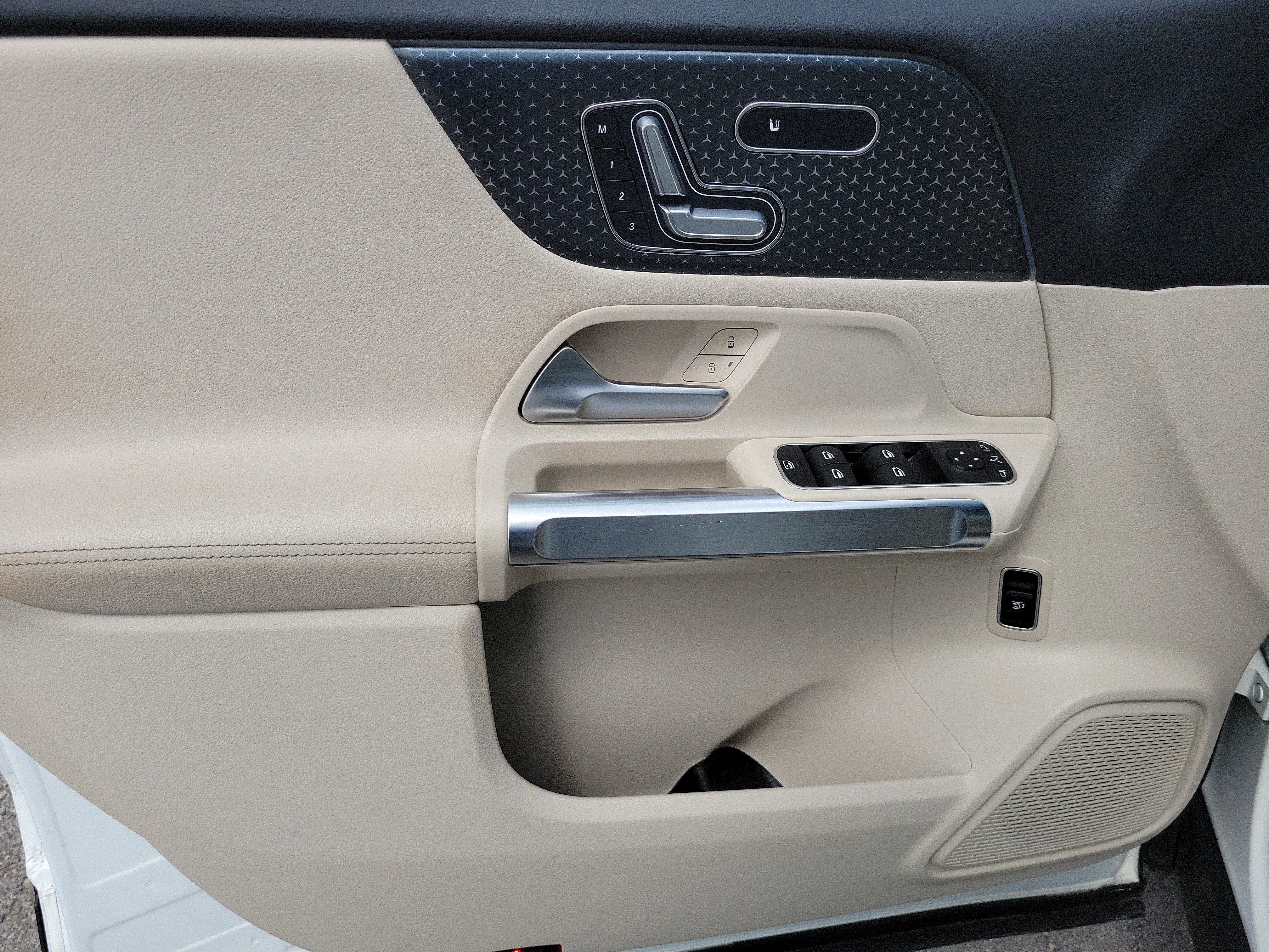 Used 2025 Mercedes-Benz GLB 250 image 26