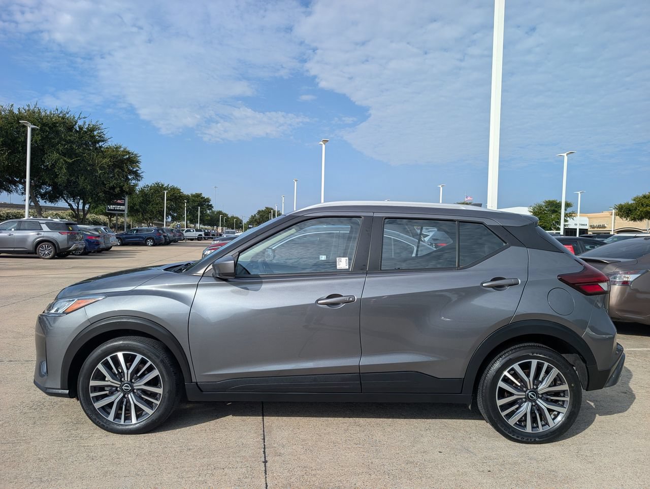 Used 2022 Nissan Kicks SV FWD image 3