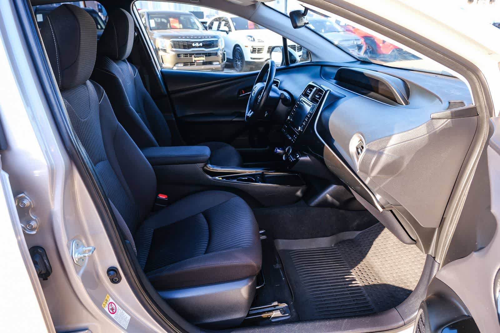 Certified 2022 Toyota Prius Prime LE FWD image 18