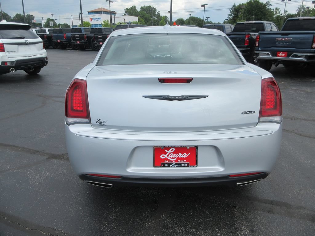 Used 2023 Chrysler 300 Touring w/ Sport Appearance Package RWD image 7