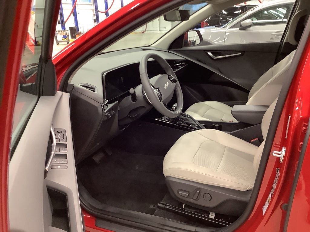 Certified 2025 Kia Niro EX FWD image 13