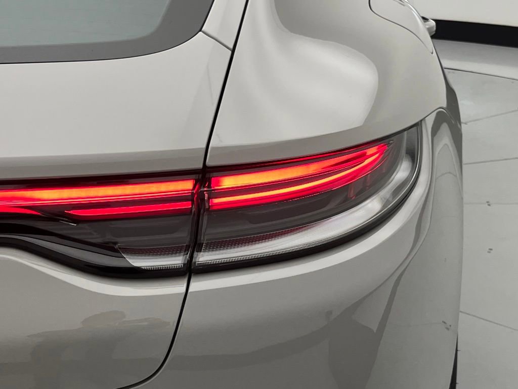 Used 2023 Porsche Panamera image 48