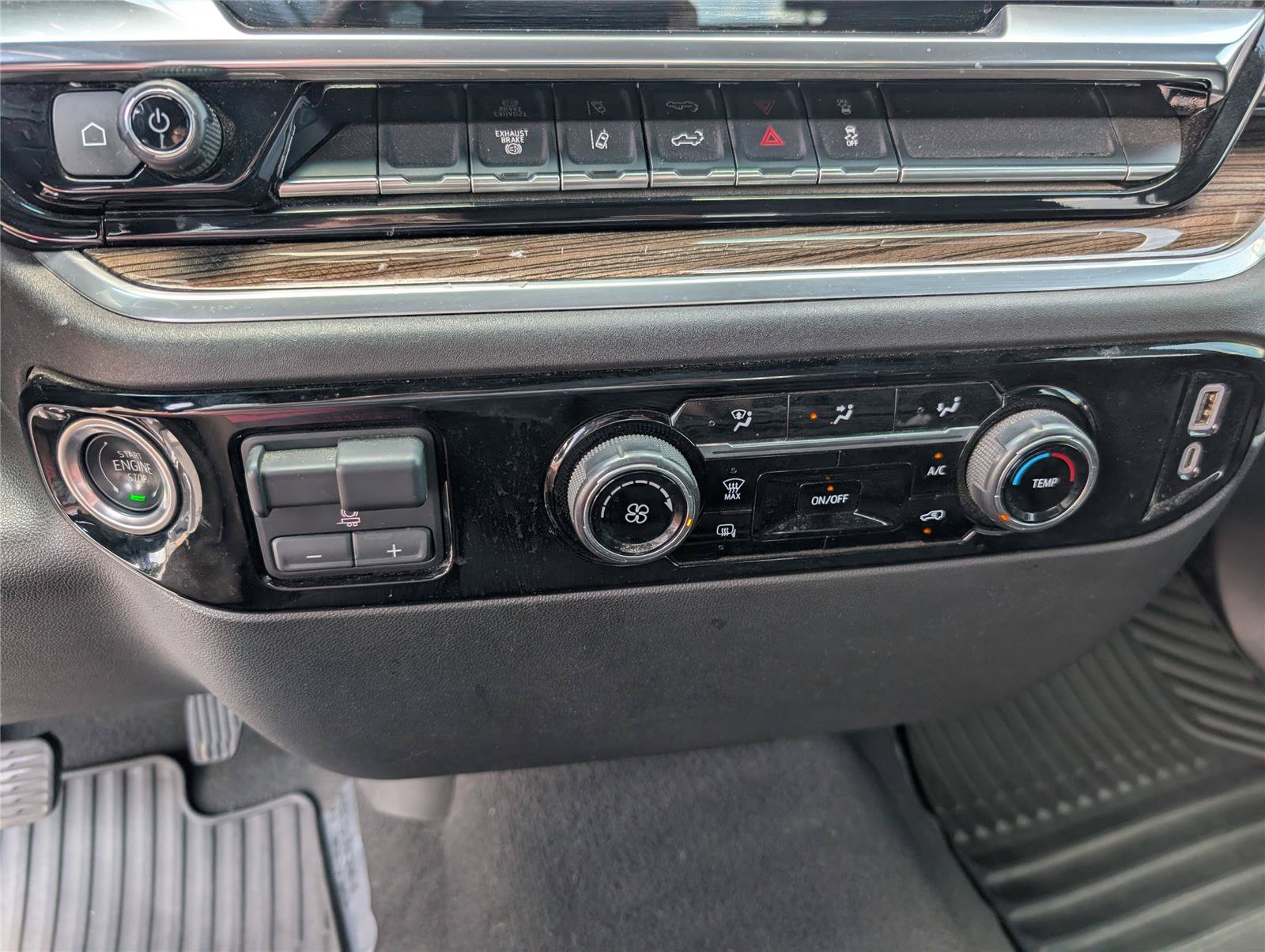 Used 2024 Chevrolet Silverado 2500 LT AWD/4WD image 24