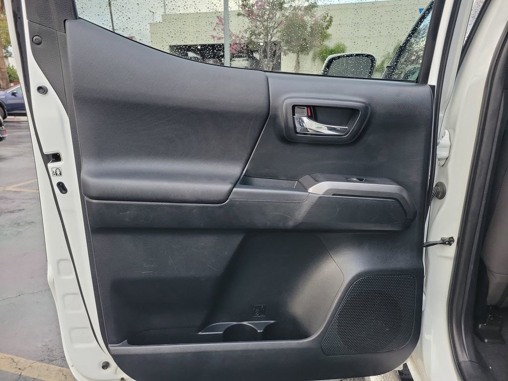 Used 2016 Toyota Tacoma TRD Sport w/ Towing Package image 12