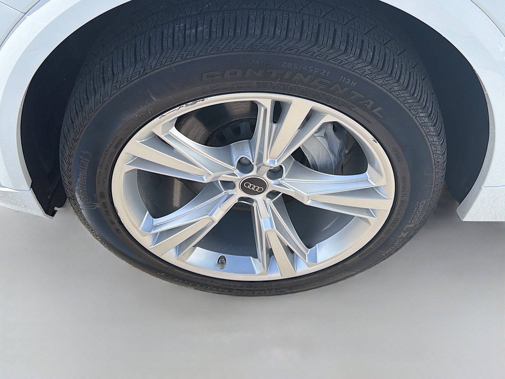Used 2023 Audi Q8 Premium image 37