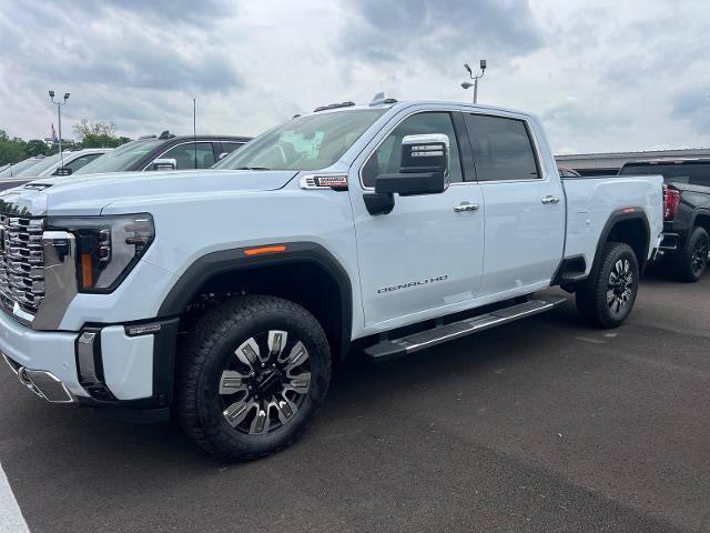 New 2026 GMC Sierra 3500 Denali AWD/4WD image 4