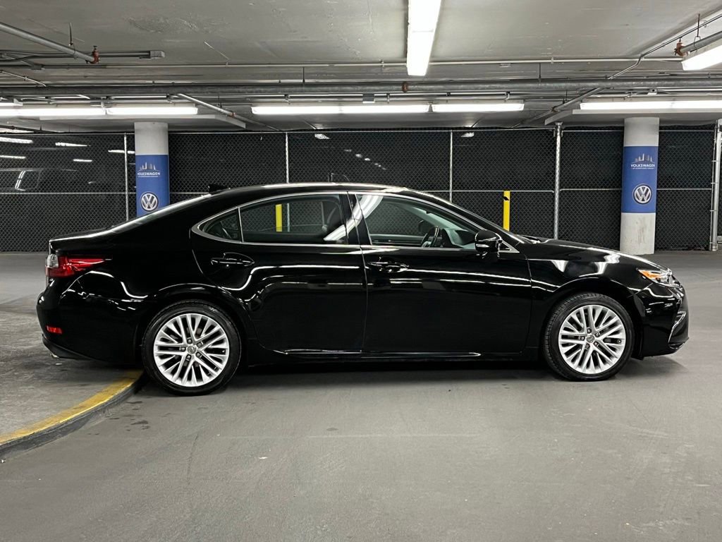 Used 2018 Lexus ES 350 w/ Luxury Package w/Wood Trim image 37