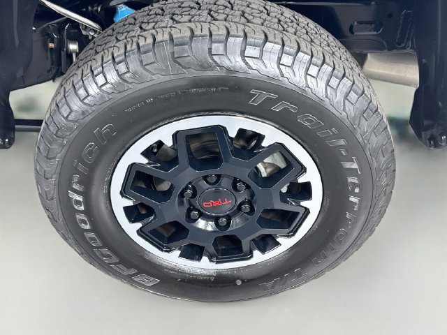 Used 2024 Toyota Tacoma TRD Off-Road AWD/4WD image 29