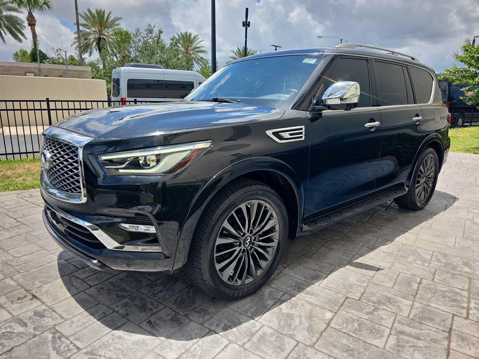 Certified 2024 INFINITI QX80 Sensory w/ Cargo Package AWD/4WD image 8
