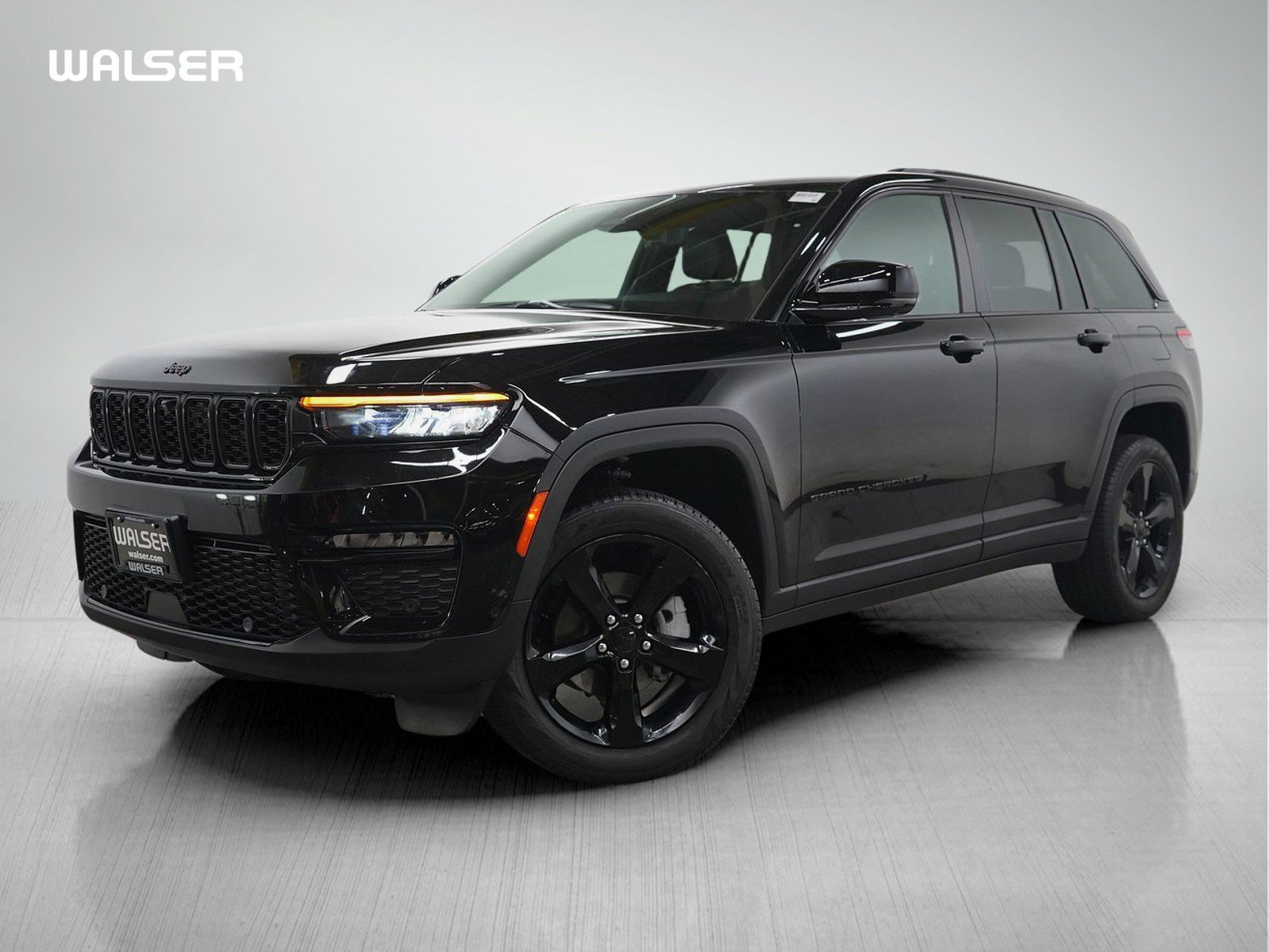 Used 2024 Jeep Grand Cherokee Limited w/ Luxury Tech Group II AWD/4WD image 1