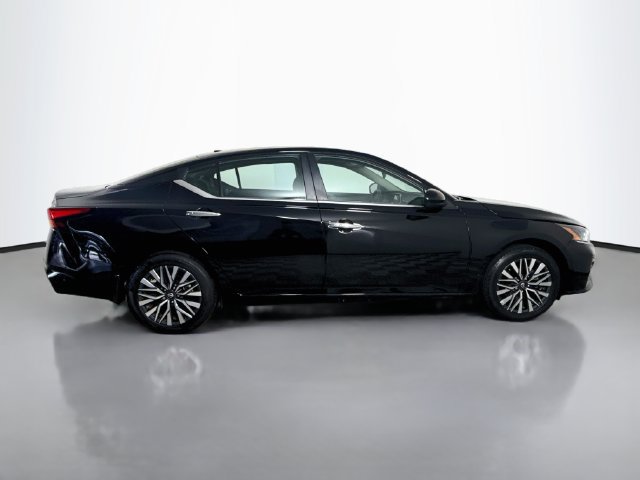 Used 2023 Nissan Altima 2.5 SV AWD/4WD image 11