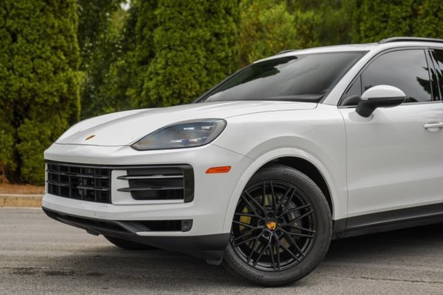 Used 2024 Porsche Cayenne AWD/4WD image 3