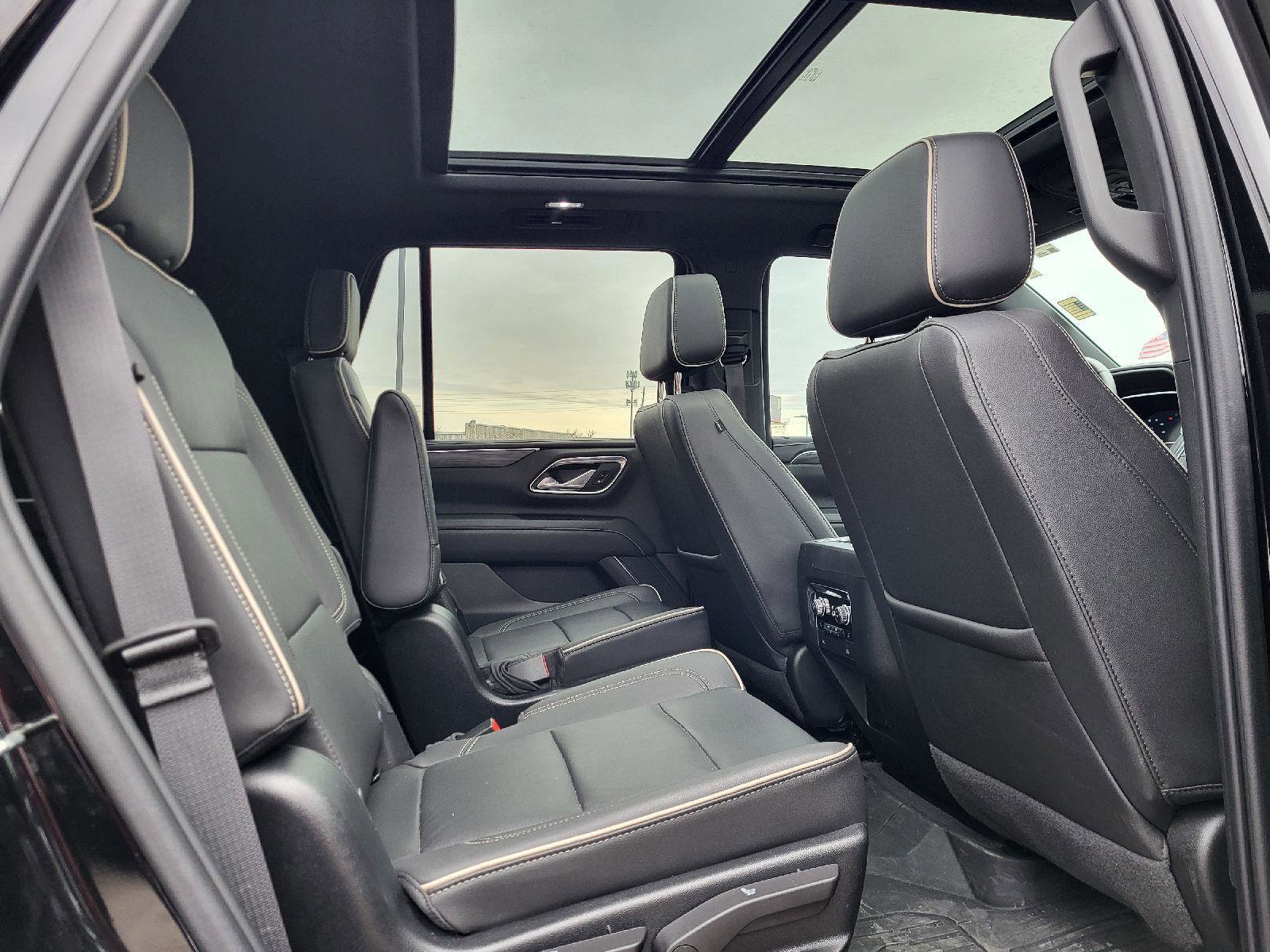 Used 2023 GMC Yukon SLT w/ SLT Premium Package image 12