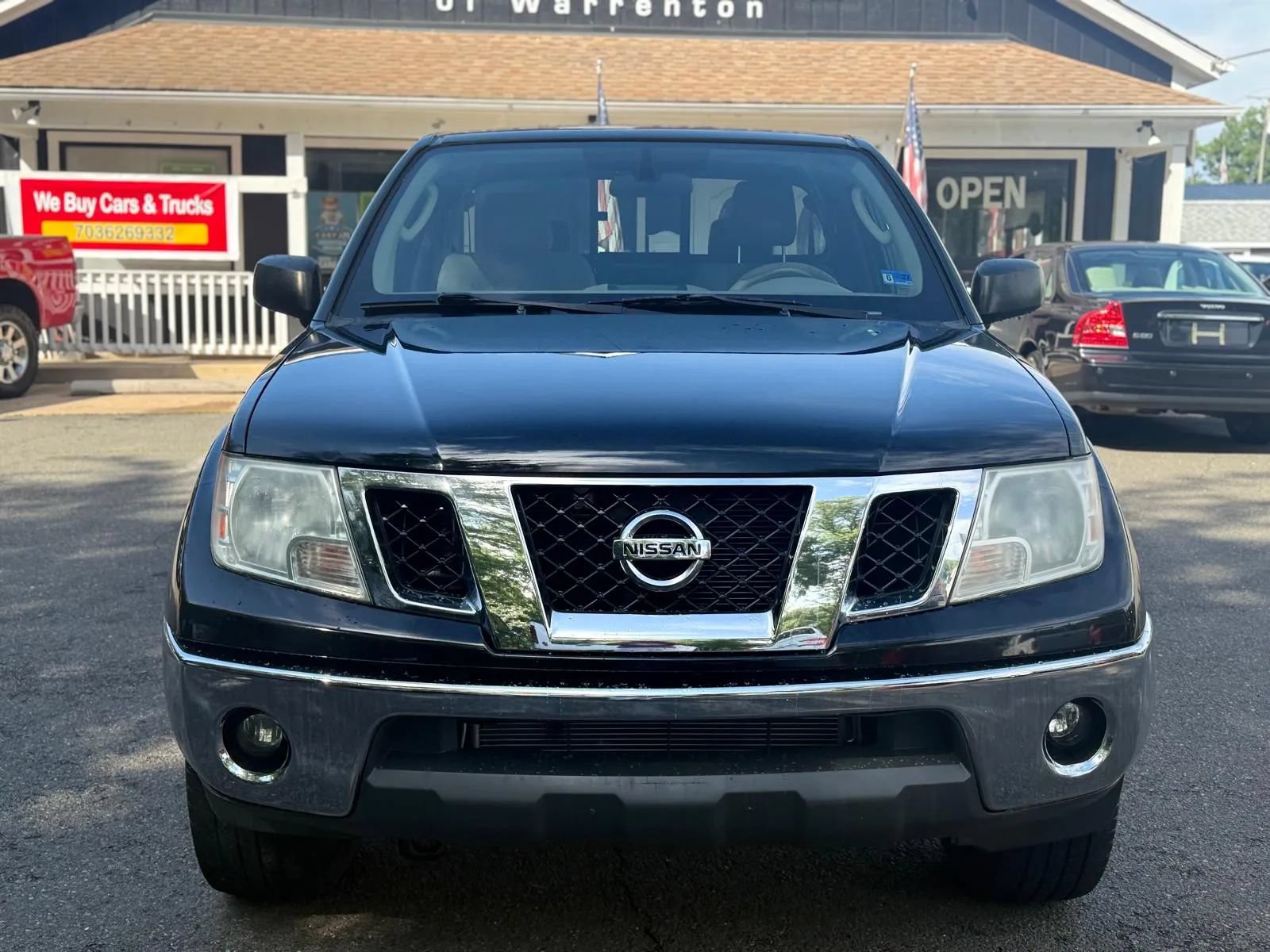 Used 2010 Nissan Frontier SE w/ SE Value Truck Pkg AWD/4WD image 2