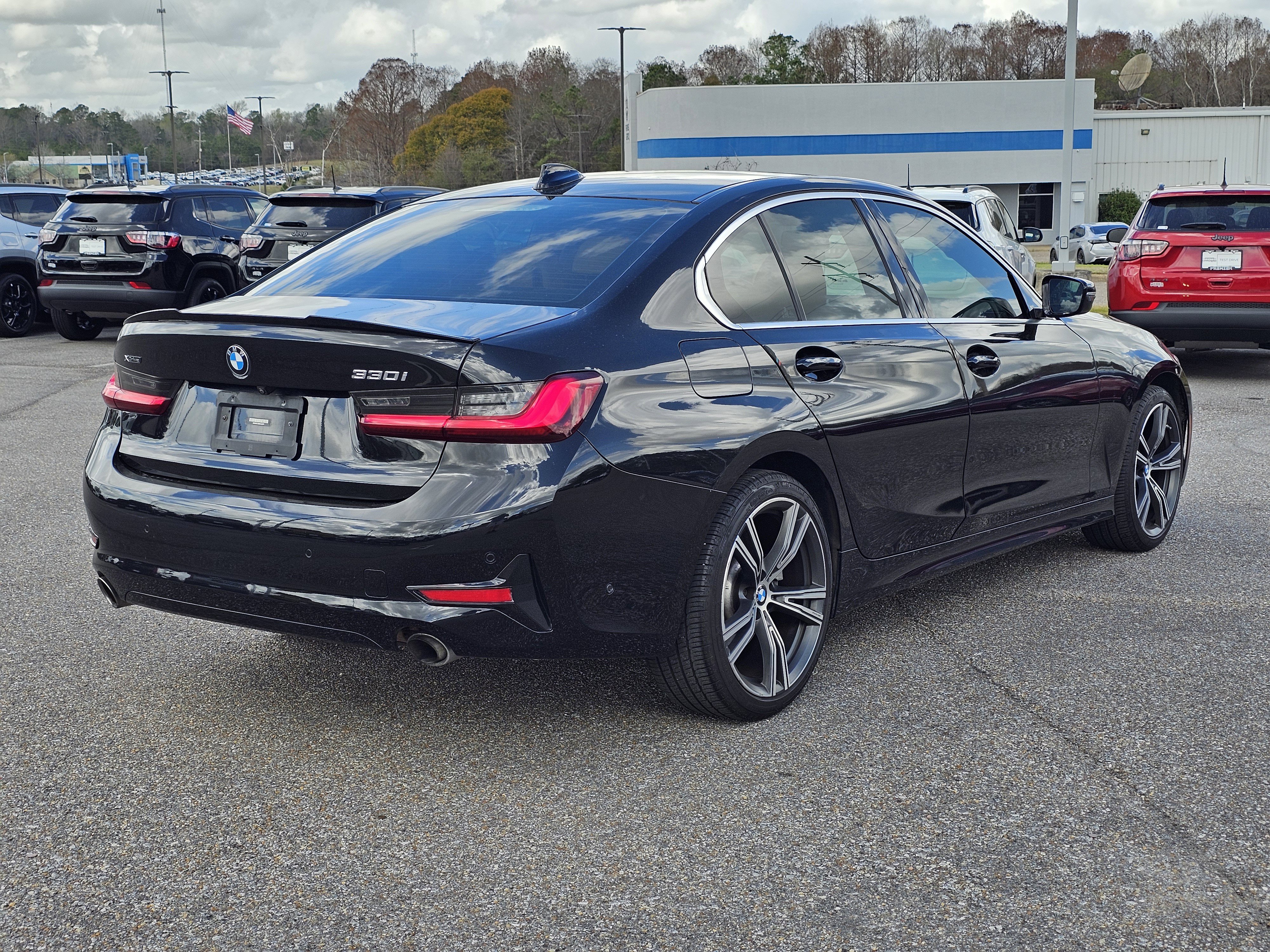 Used 2022 BMW 330i xDrive Sedan w/ Driving Assistance Package image 8