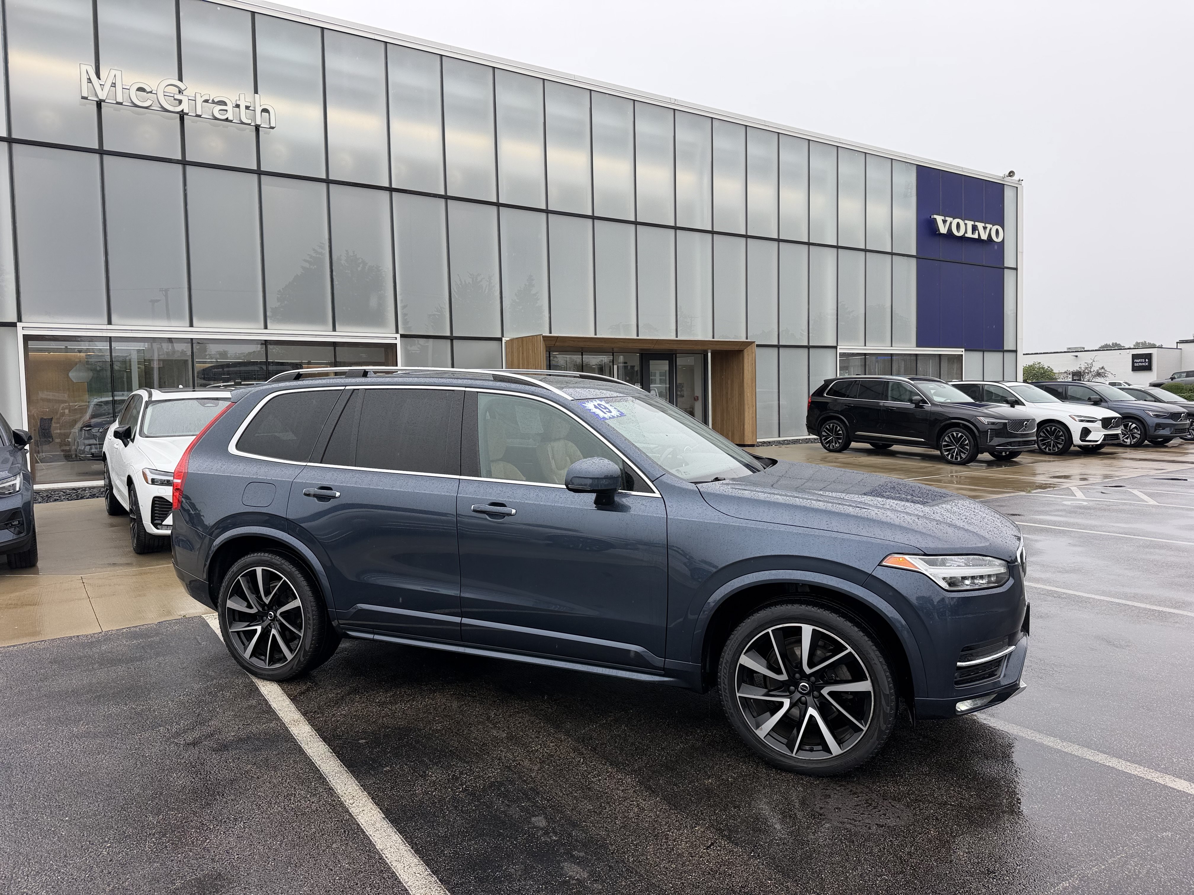 Used 2019 Volvo XC90 T6 Momentum w/ Protection Package AWD/4WD image 3