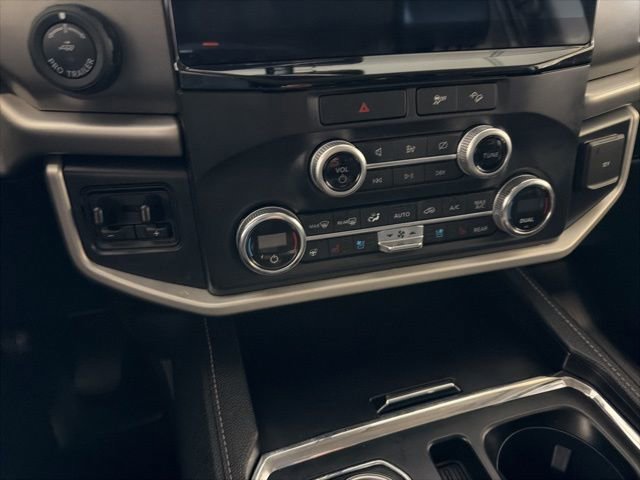 Used 2022 Ford Expedition Max XLT image 29