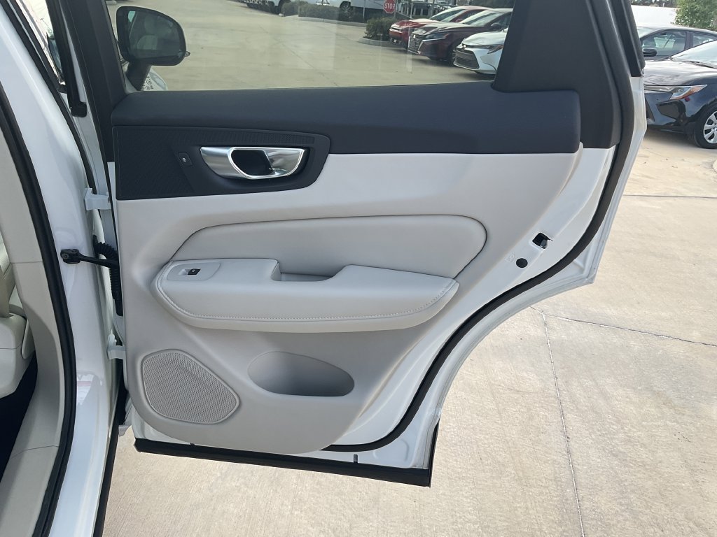 Used 2024 Volvo XC60 B5 Plus w/ Climate Package AWD/4WD image 17