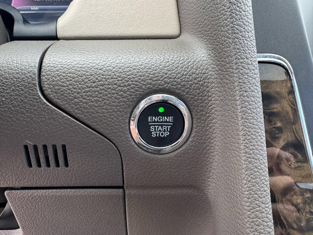 Used 2015 Lincoln Navigator 4WD image 30