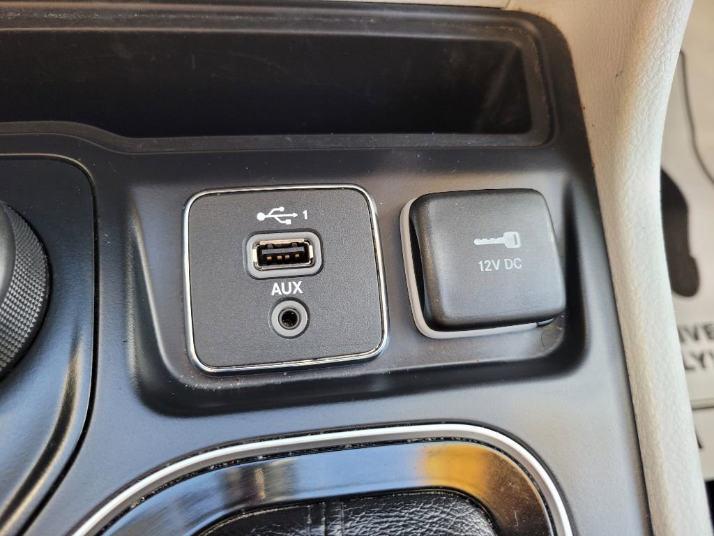 Used 2020 Jeep Cherokee Limited AWD/4WD image 34