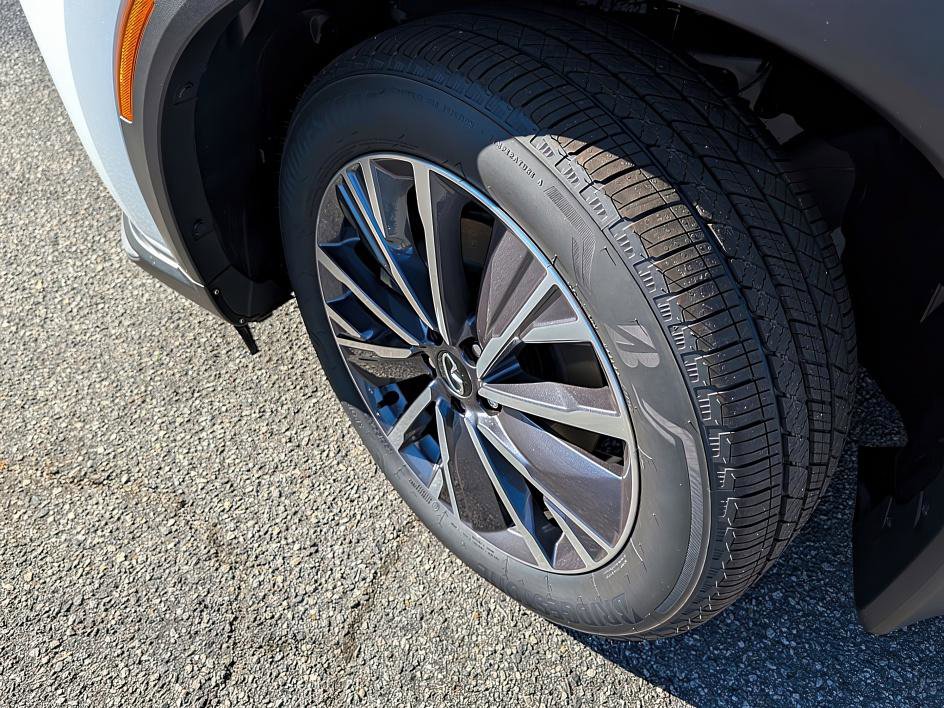 New 2026 INFINITI QX60 Luxe w/ Family Package image 7