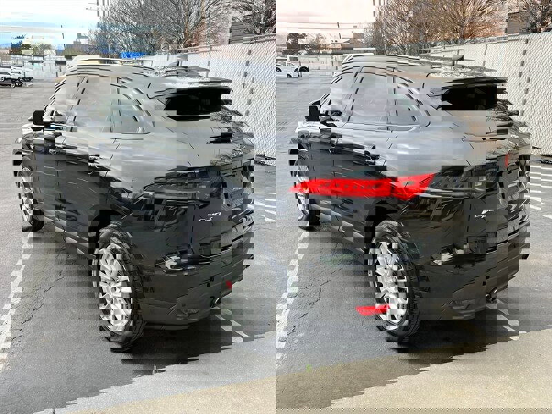 Used 2017 Jaguar F-PACE Prestige AWD/4WD image 5