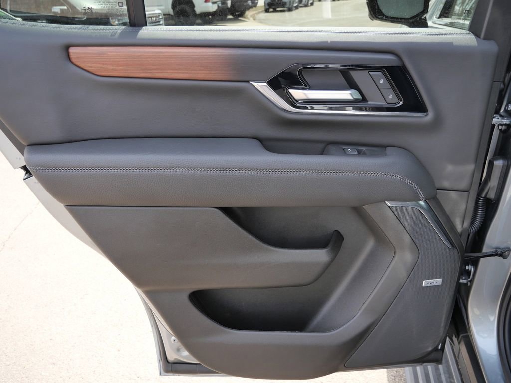 Used 2025 GMC Yukon Denali w/ Sun & Power Step Package AWD/4WD image 29