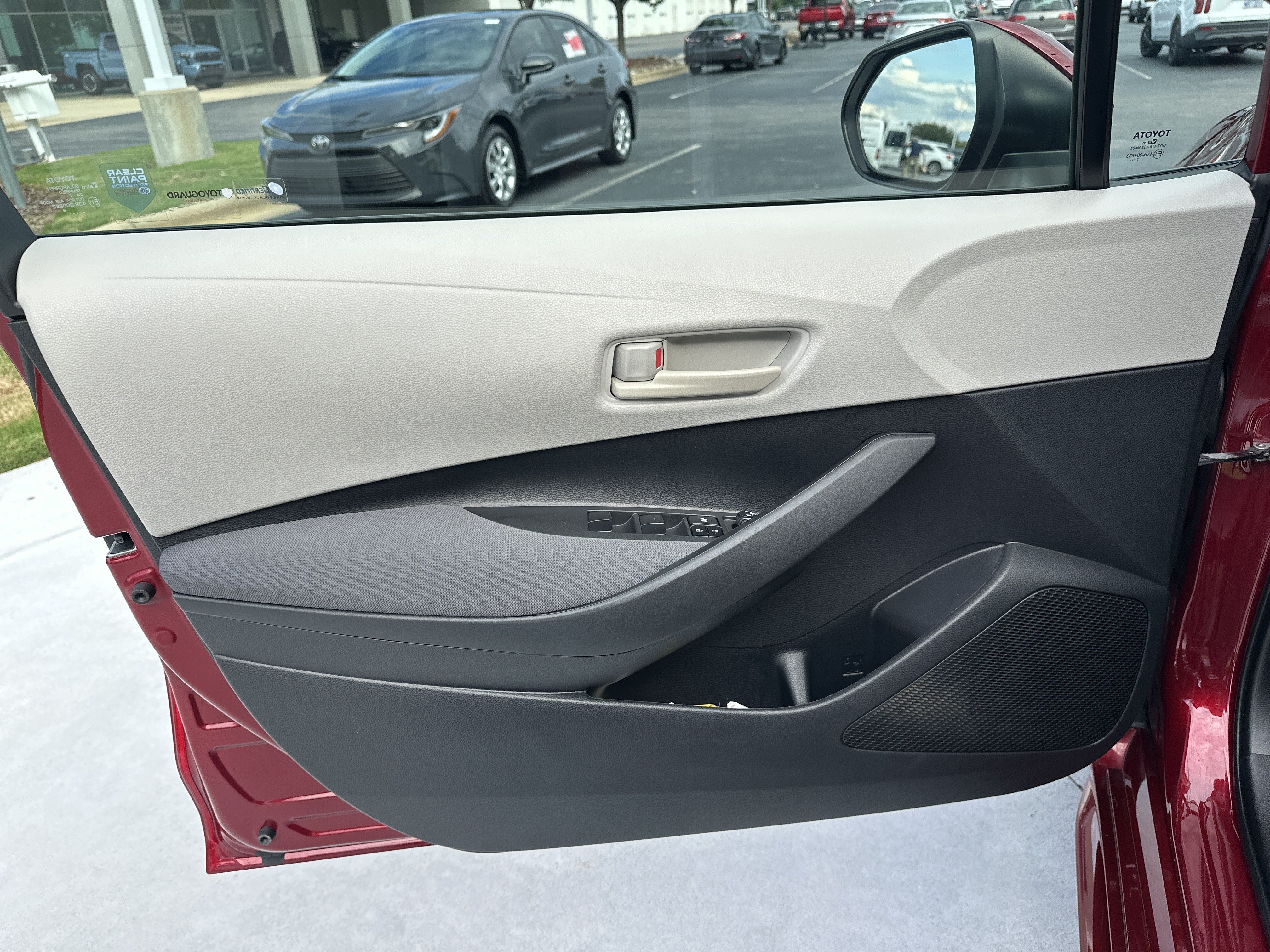 Used 2022 Toyota Corolla LE FWD image 14
