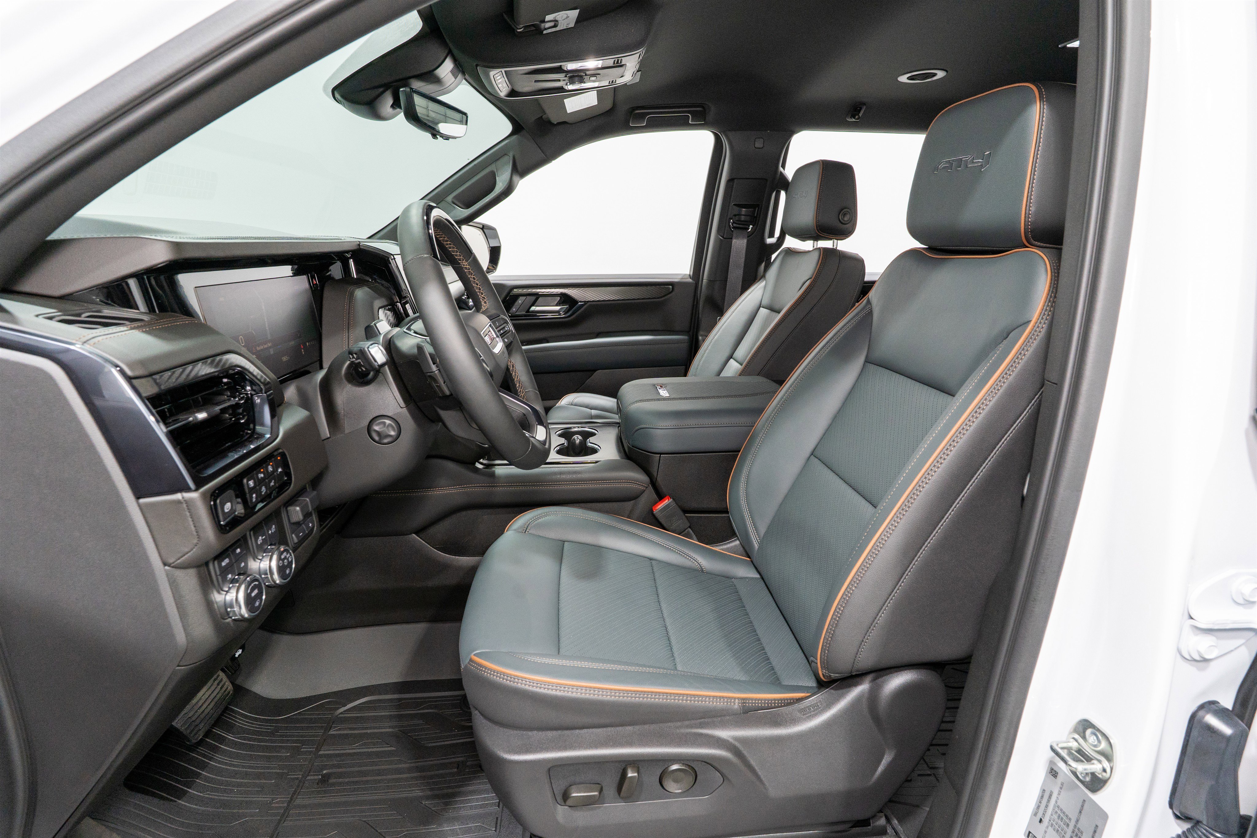 Used 2025 GMC Yukon AT4 w/ Premium Trailering Package image 18