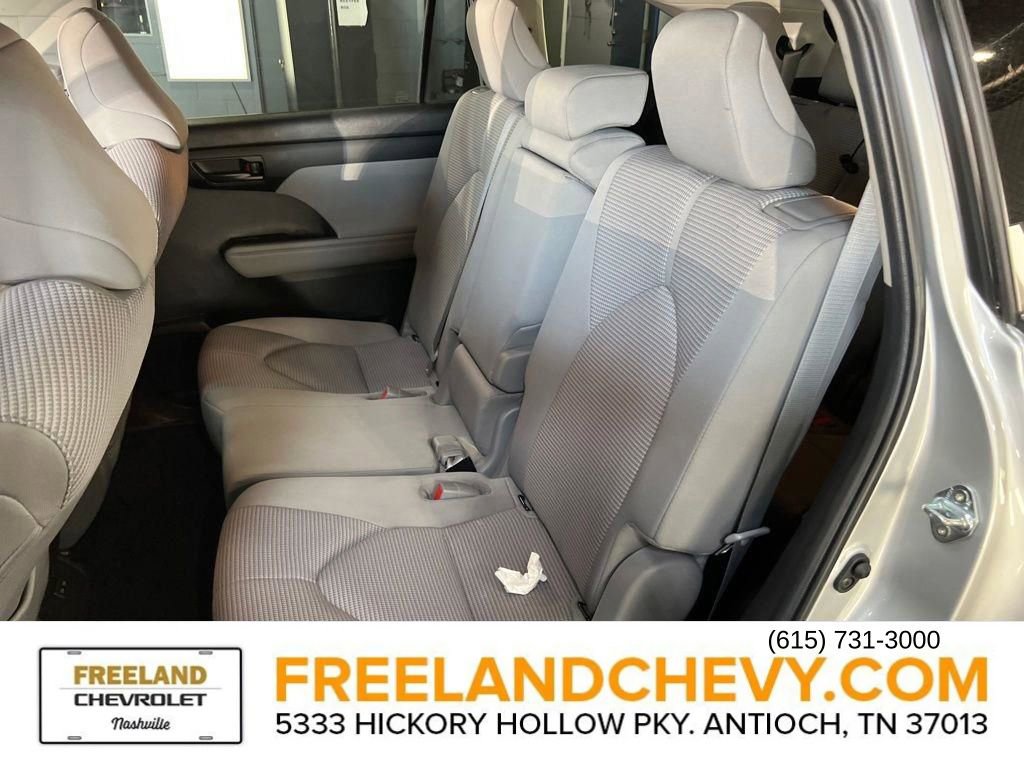 Used 2023 Toyota Highlander LE image 23