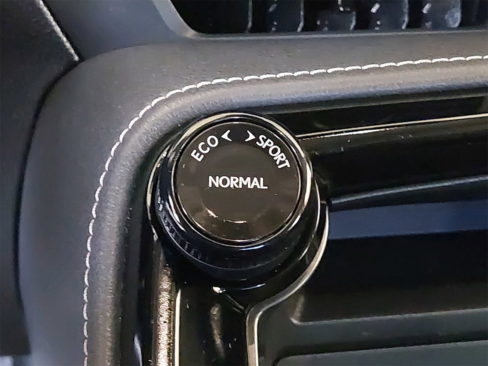 Used 2025 Lexus NX 350h AWD w/ Premium Package image 29