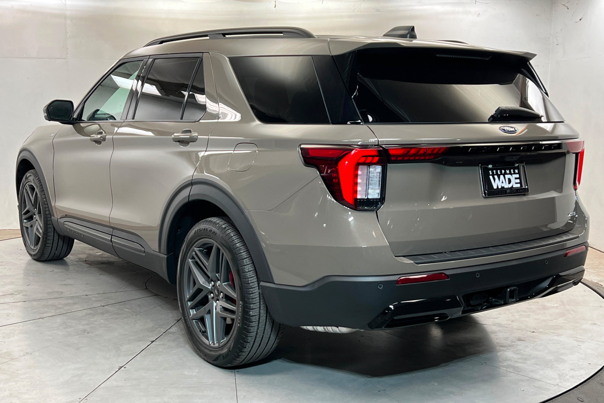 Used 2026 Ford Explorer ST-Line w/ ST-Line Street Pack AWD/4WD image 3