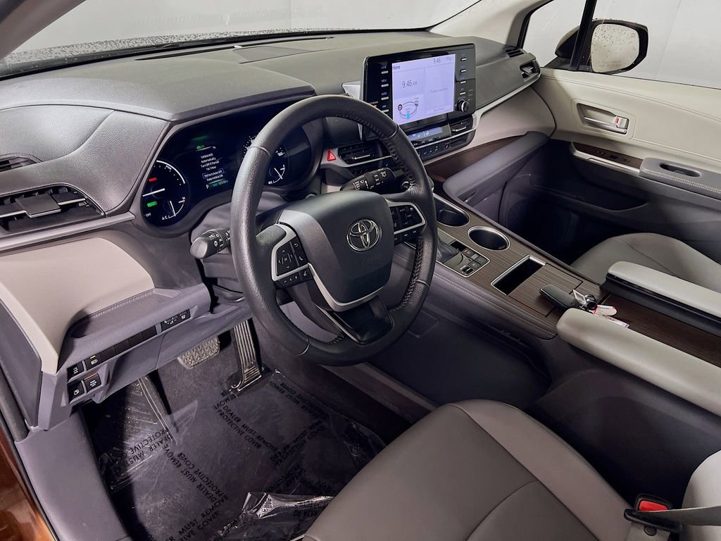 Certified 2022 Toyota Sienna XLE image 10