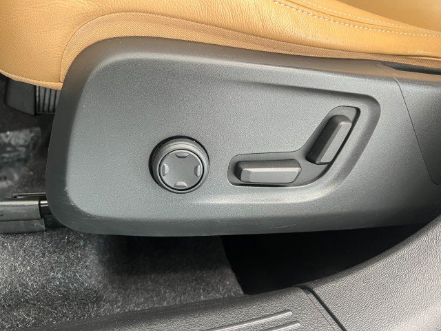 Used 2019 Volvo XC40 T5 Inscription image 13