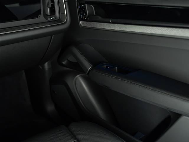 New 2026 Porsche Cayenne Coupe AWD/4WD image 31