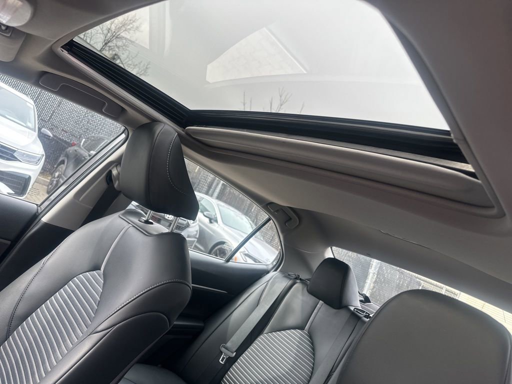 Used 2023 Toyota Camry SE w/ Cold Weather Package image 13